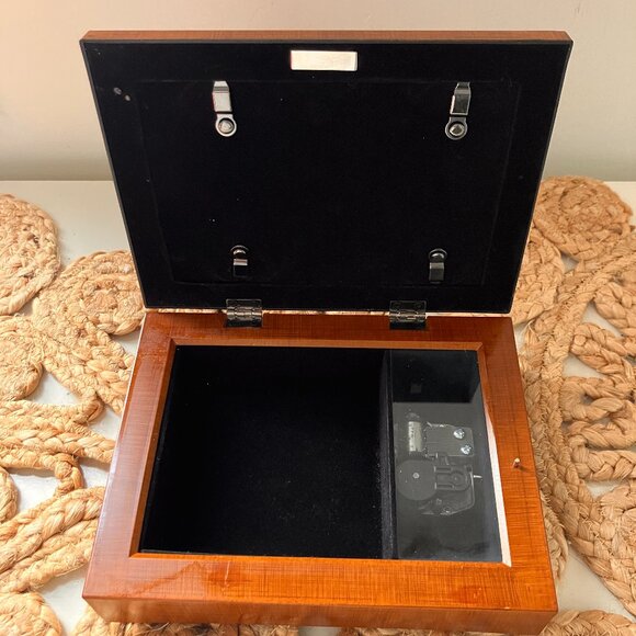 Vintage Wooden Music Box with Original Decoupage Art Insert, Photo Frame Box - Picture 5 of 10